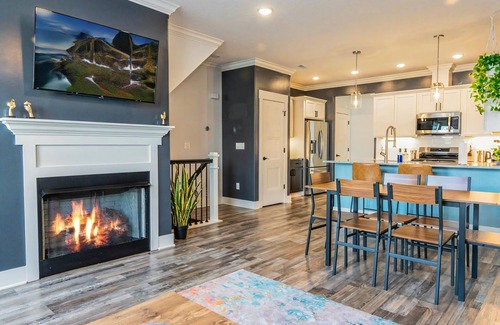 Weinland Park House | Beautiful Townhomes with Roof Terrace Hot Tubs and Game Room