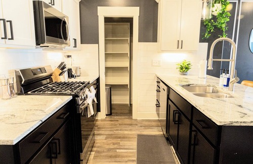 Weinland Park House | Beautiful Townhomes with Roof Terrace Hot Tubs and Game Room