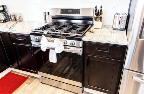 Weinland Park House | Beautiful Townhomes with Roof Terrace Hot Tubs and Game Room