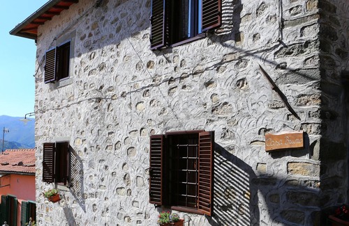 Casoli House | Beautiful Tuscan hamlet retreat, above Bagni di Lucca, with amazing views.