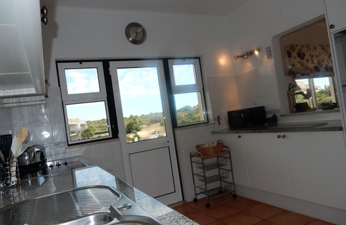 Ferragudo House | Beautiful Two Bedroom Spacious Townhouse with Free Wi-Fi and Shared Pool