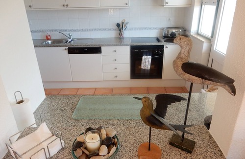Ferragudo House | Beautiful Two Bedroom Spacious Townhouse with Free Wi-Fi and Shared Pool