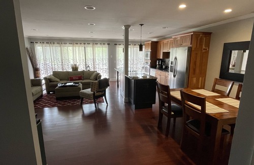Fontana-on-Geneva Lake Condo | Beautifully modernized Abbey Villa