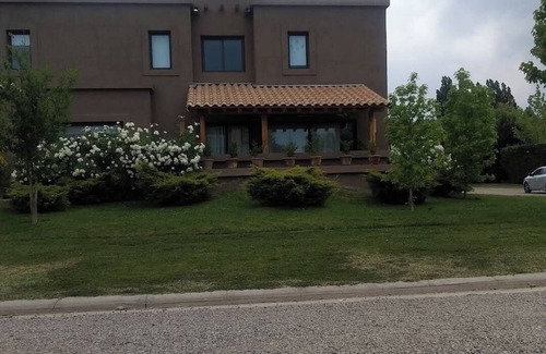 Vistalba House | Beautiful view of the mountains, tourist sites very close by.