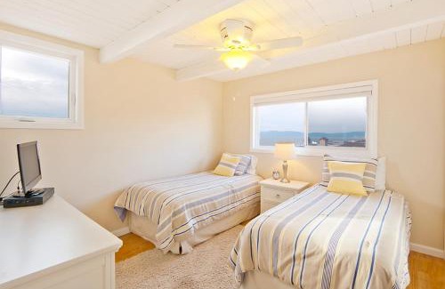Sand Section House | Beautiful Views - Sand Section of Manhattan Beach 2 Bed/2 Bath