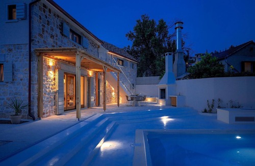 Dol Villa | Beautiful Villa Arte