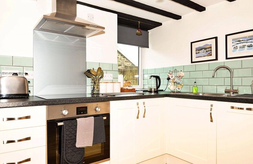 Ganllwyd House | Beautiful villa for 4 guests with WIFI, pets allowed and parking