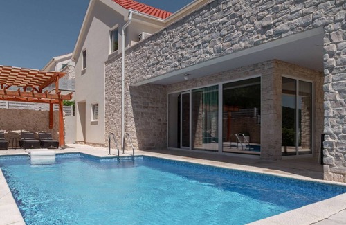 Pitve Villa | Beautiful Villa Fantasy 1