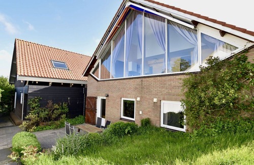 Wissenkerke Villa | Beautiful villa for 4 people with WIFI, TV, terrace, pets allowed and parking