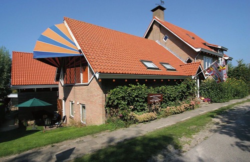 Wissenkerke Villa | Beautiful villa for 4 people with WIFI, TV, terrace, pets allowed and parking