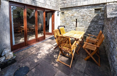 Fivelanes House | Beautiful villa for 5 guests with WIFI, hot tub, patio, pets allowed and parking