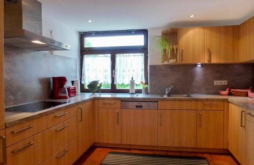 Huefingen House | Beautiful villa for 6 guests with WIFI, TV, patio and pets allowed