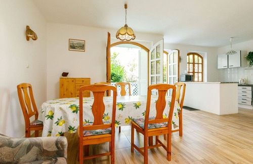 Siofok-Sosto House | Beautiful villa for 7 guests with TV, terrace, pets allowed and parking