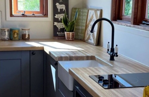 Alkborough House | Beautiful villa for 16 people with hot tub, WIFI, TV, pets allowed and parking