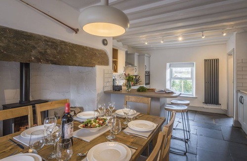 Ffestiniog House | Beautiful villa for 6 guests with hot tub and TV