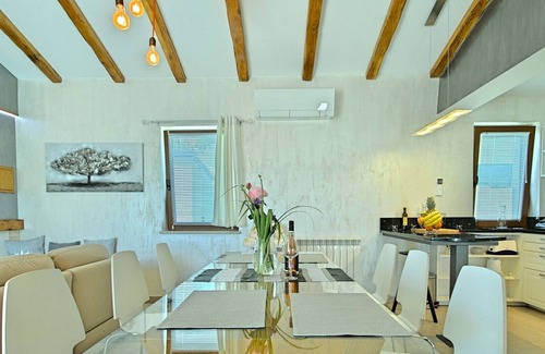 Nova Vas Villa | Beautiful Villa Gloria Vita with pool and jacuzzi