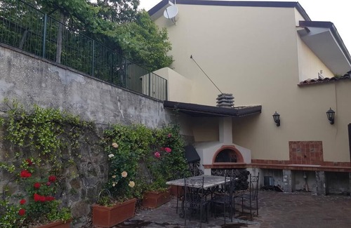 Roccamonfina Villa | BEAUTIFUL VILLA IN SECULAR CHESTNUT