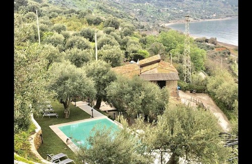 Sant'Ambrogio Villa | Beautiful villa on the seaside with pool