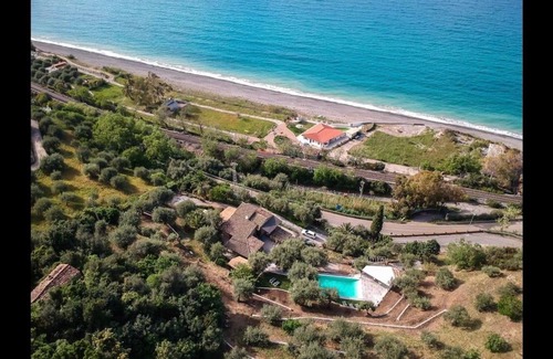 Sant'Ambrogio Villa | Beautiful villa on the seaside with pool