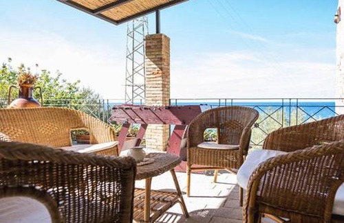 Sant'Ambrogio Villa | Beautiful villa on the seaside with pool