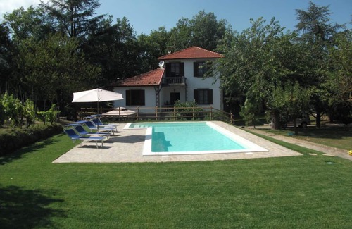 Mombaldone Villa | Beautiful villa with private pool in large garden in one of the borghi più belli