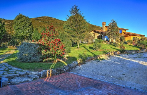 Fondi Villa | BEAUTIFUL VILLA WITH SWIMMING POOL AND PRIVATE PARK