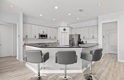 Merritt Island House | Beautiful waterfront 4 bdrm home with swimming pool in Merritt island.