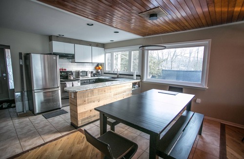 Scugog House | Beautiful Waterfront Cottage Sunset Lakeview 1hr from Toronto with NEW HOT TUB!