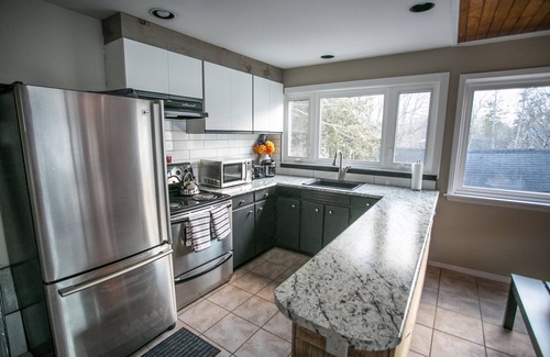 Scugog House | Beautiful Waterfront Cottage Sunset Lakeview 1hr from Toronto with NEW HOT TUB!