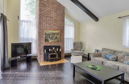 Lagoon City Cottage | Beautiful Waterfront Cottage in Lagoon City