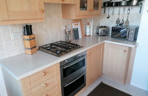 Brecon Cottage | Beautiful waterfront cottage with stunning views