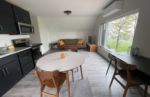Middlebury - Warren Apartment | Beautiful, well-appointed, 1-bedroom apt with gorgeous views