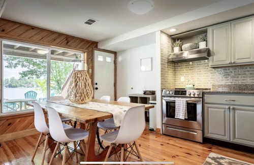 White Lake House | Beautiful White Lake Lakehouse on Woodstock Way!