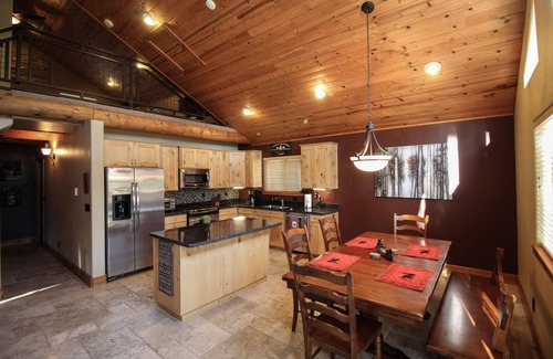Mountainaire Cabin | Beautiful Wooded Dream Cabin Backs Forest