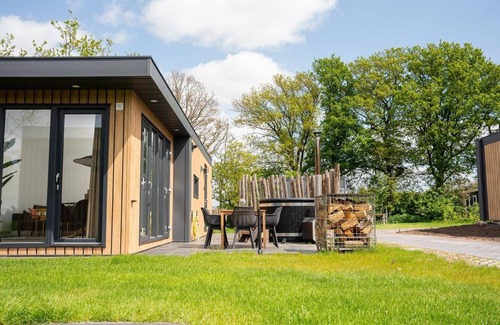 Municipality of Rijssen-Holten House | Beautiful wooden cottage with hot tub