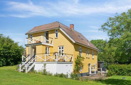 Faldsled Villa | Beautiful Yellow Country Villa By The Water