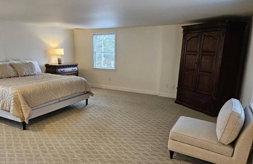 Brownstown Apartment | Beautifully-Appointed New Apartment with Homey Feel in Brownstown PA!