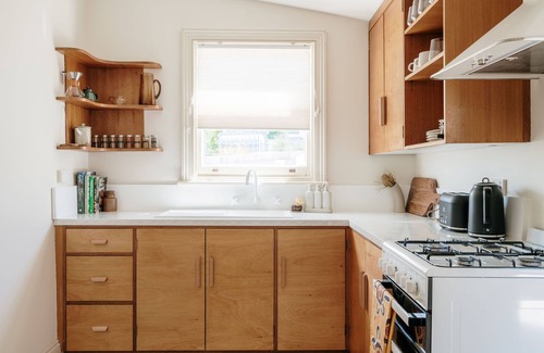 South Launceston House | Beautifully Designed Getaway | Stylish & Bright