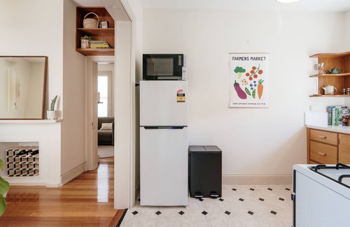 South Launceston House | Beautifully Designed Getaway | Stylish & Bright