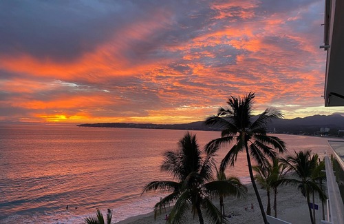 Bucerias Condo | Beautifully decorated Beachfront/Oceanfront Luxury Condo in Bucerias Punta Arena
