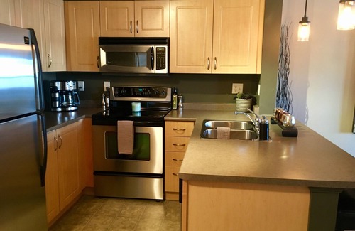 Southwest Edmonton Condo | Beautifully decorated and sparkling condo in southwest Edmonton