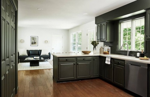 Niverville House | Beautifully Designed 4BR Home with Heated Pool and HotTub