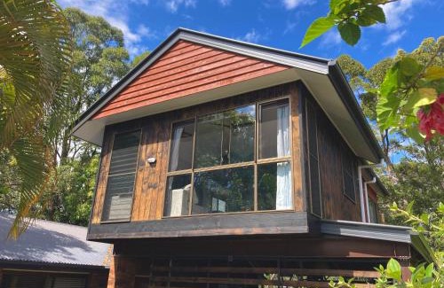 Buderim Apartment | Beautifully Elevated Treehouse Apartment