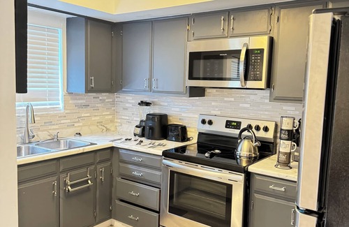 Ottawa Apartment | Beautifully furnished 2-bedroom one bath apartment with fitness room, in Toledo