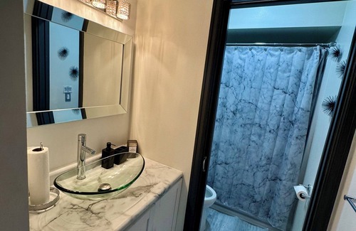 Ottawa Apartment | Beautifully furnished 2-bedroom one bath apartment with fitness room, in Toledo