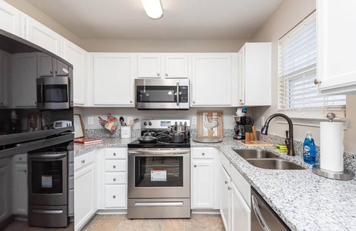 Northeast Raleigh House | Beautifully Furnished, Raleigh Townhome Retreat
