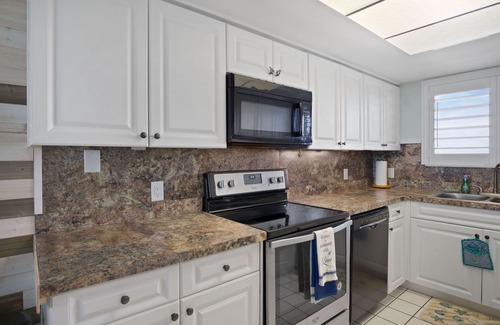 Hudson Condo | Beautifully Peaceful Island Getaway