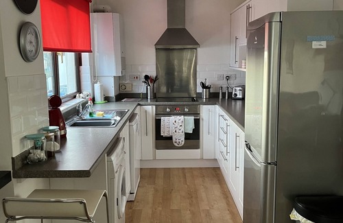 Instow Apartment | Beautifully presented and spacious 2 bedroom apartment offering fabulous views