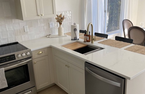 Rock Creek House | Beautifully remodeled full house close to restaurants and food carts.