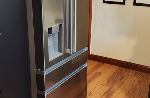 Ferndale House | Beautifully remodeled 1950's home. BWI airport 5 mins away